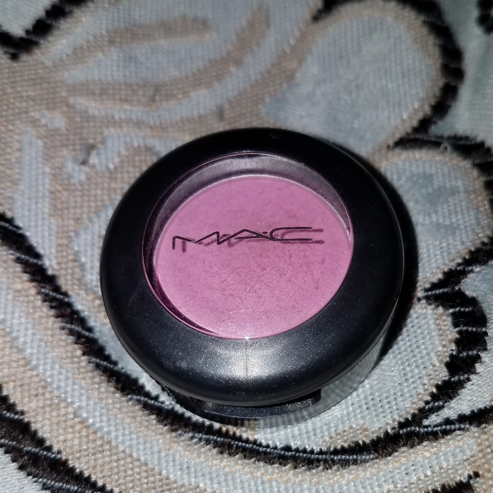 Mac Cosmetics Miss Piggy Pink shadow